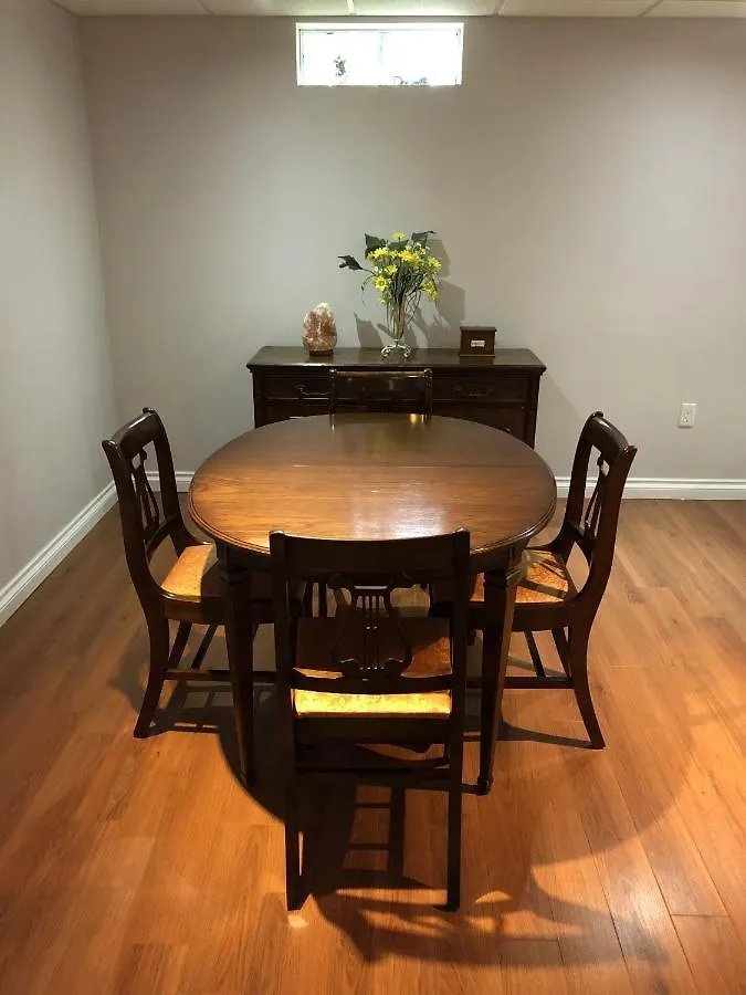 Peaceful Cosy Room With Garden View, Private Parking Toronto Gasthof